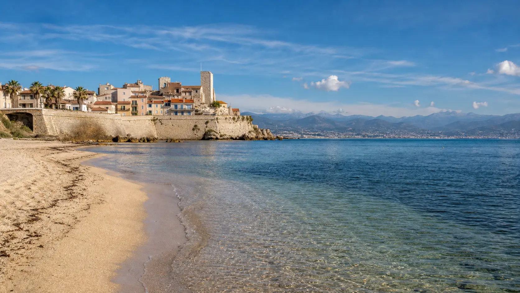 Plages à Antibes : guide pour choisir son coin de baignade